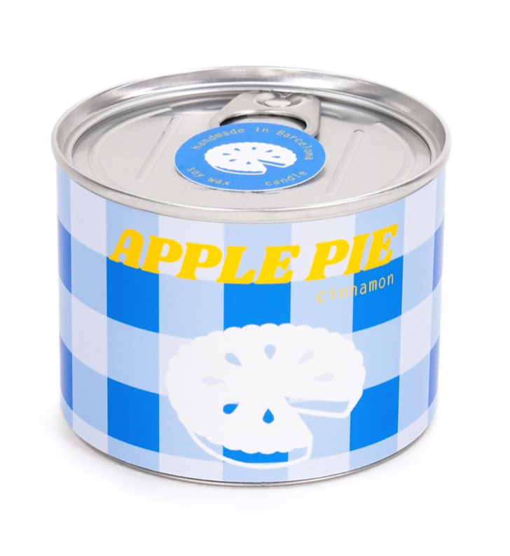 Mercado candle van het merk to:from, geurkaars in blik Apple Pie Cinnamon blauw